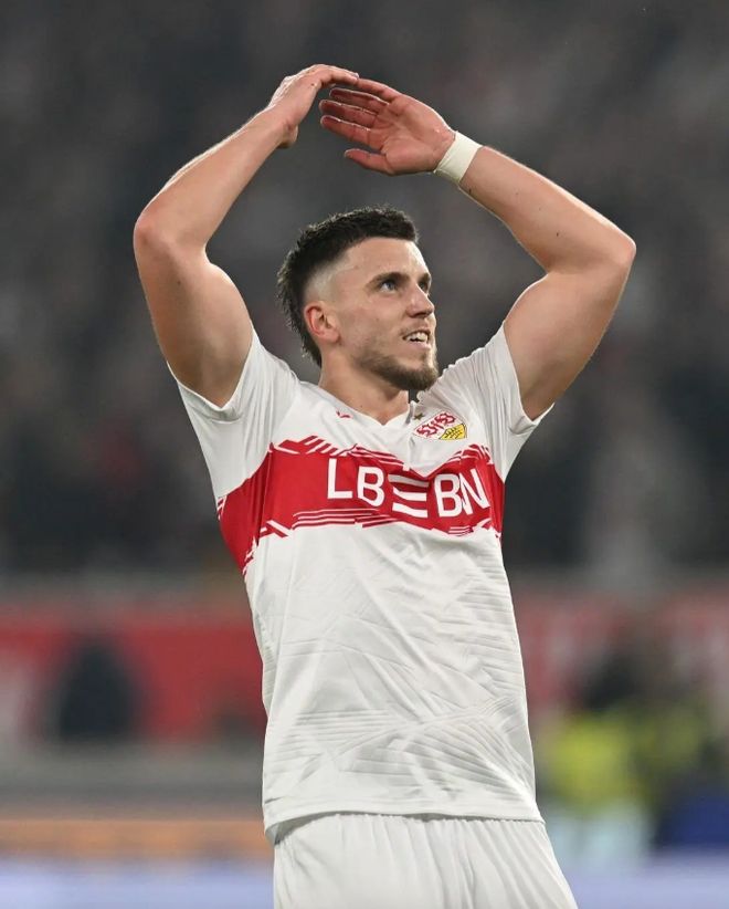 爱游戏APP-转折点!法兰克福主帅复盘,西甲今夜攻防权衡,压力陡增,临场指挥获称赞(德甲联赛盘路特点和投注策略第十五章解析)