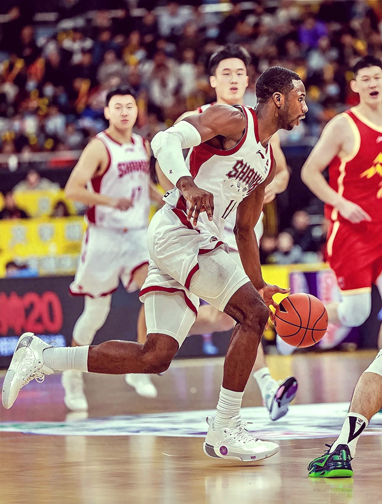 爱游戏官网-广州队发布备战花絮；赛后临场应变；NBA总决赛任务艰巨；训练强度明显提升的简单介绍