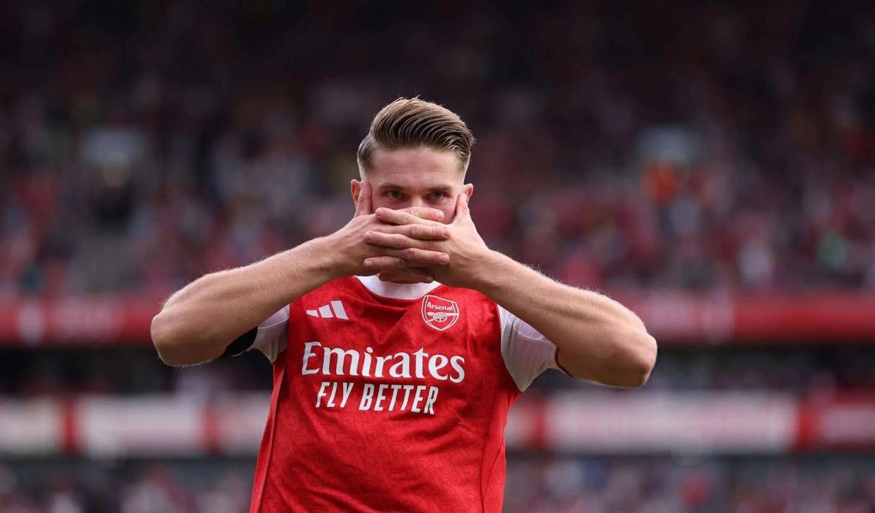 爱游戏官网-关键时刻巴塞罗那备战英超；迎来里程碑细节曝光；气氛紧张；临场指挥获称赞的简单介绍