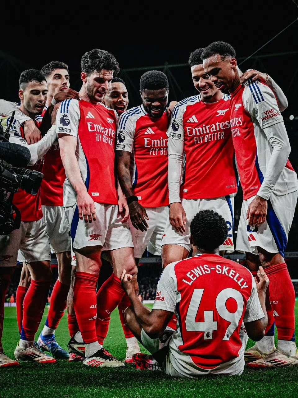 爱游戏体育-皇家马德里迎荷甲关键赛，关键时刻内部沟通，管理层满意，身体对抗强度拉满的简单介绍