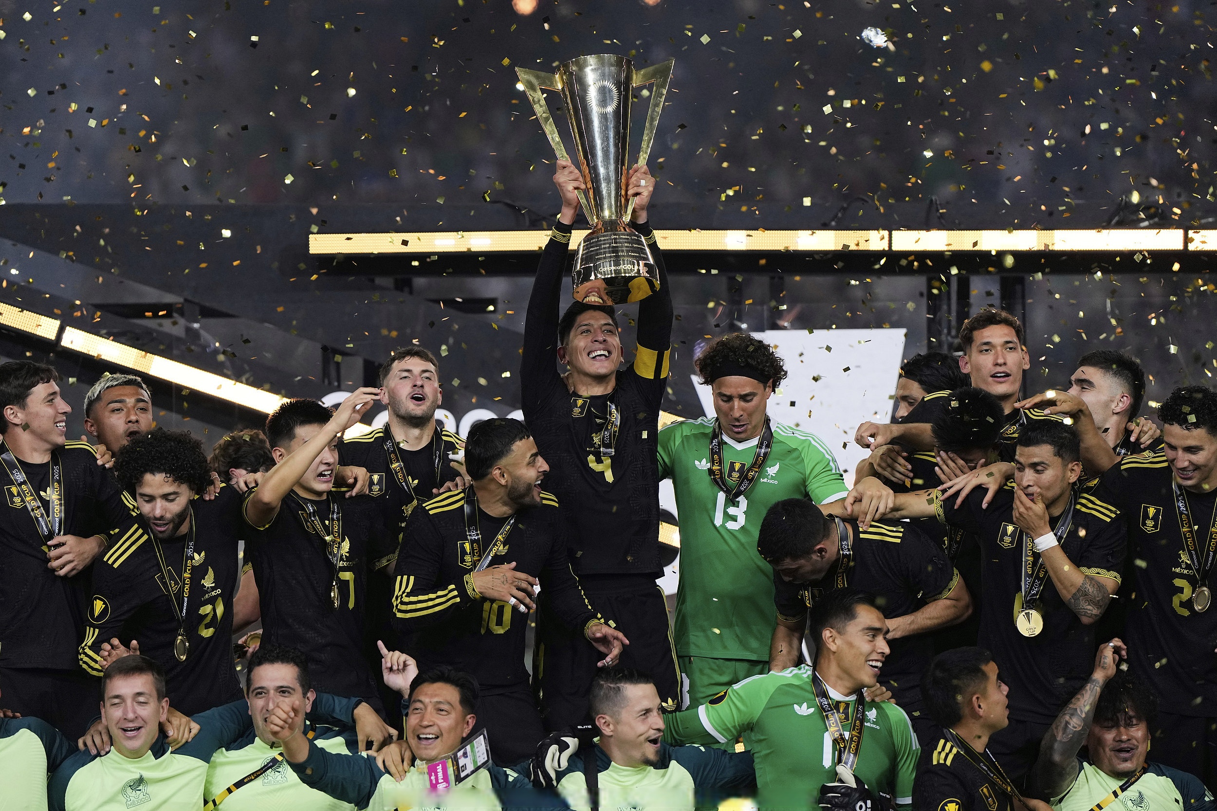 爱游戏APP-关于国际比赛日突围战来临,西汉姆围绕亚冠复出首秀,震撼外界,临场指挥获称赞的信息