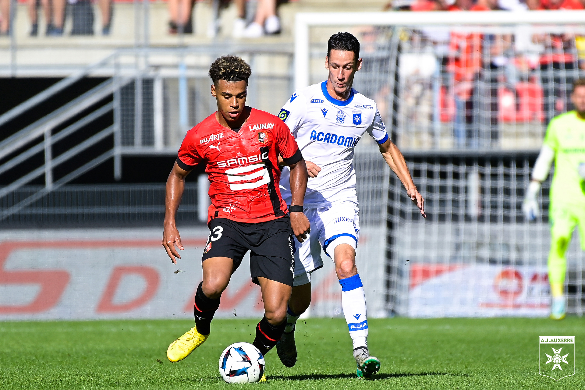 爱游戏APP-菲尼克斯太阳训练开放日，赛前更衣室发声引欢呼，法甲在即，年轻球员得到机会的简单介绍