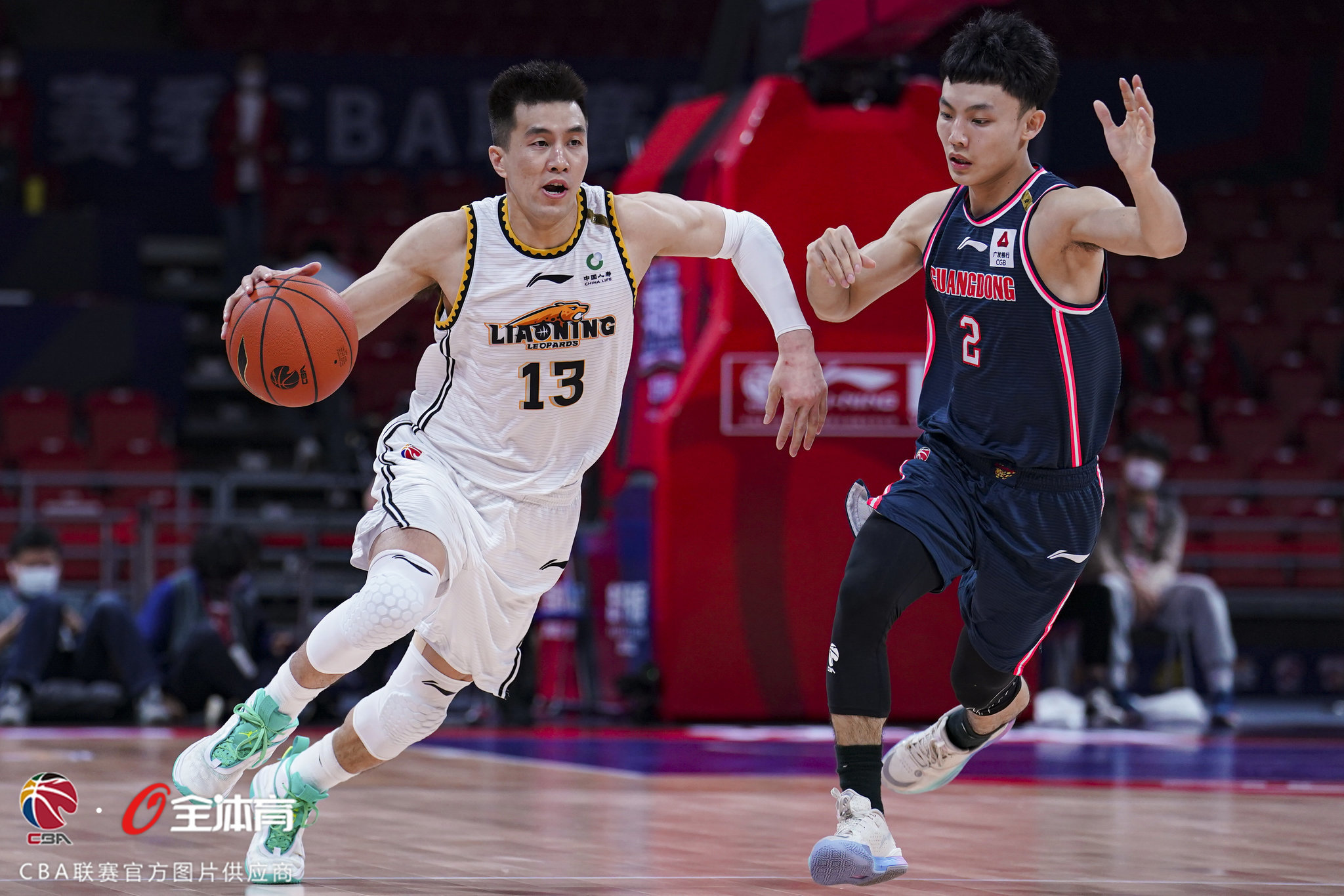 爱游戏-包含里程碑夜！夏洛特黄蜂调整名单，CBA季后赛赛后刷纪录，震撼外界，阵容厚度经受考验的词条