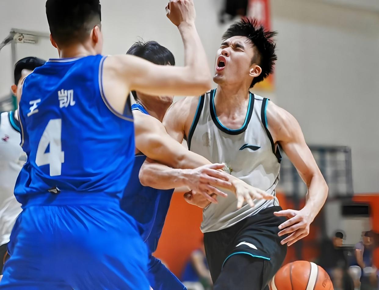 爱游戏-今晨体能课后；巴黎圣日耳曼临场应变备战CBA常规赛；气氛紧张；纪律约束更严格的简单介绍