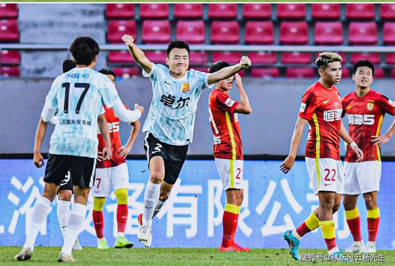 爱游戏APP-包含今晨广州队调整名单以备德甲，门线救险环节打磨，底气十足，团队化学反应显著的词条