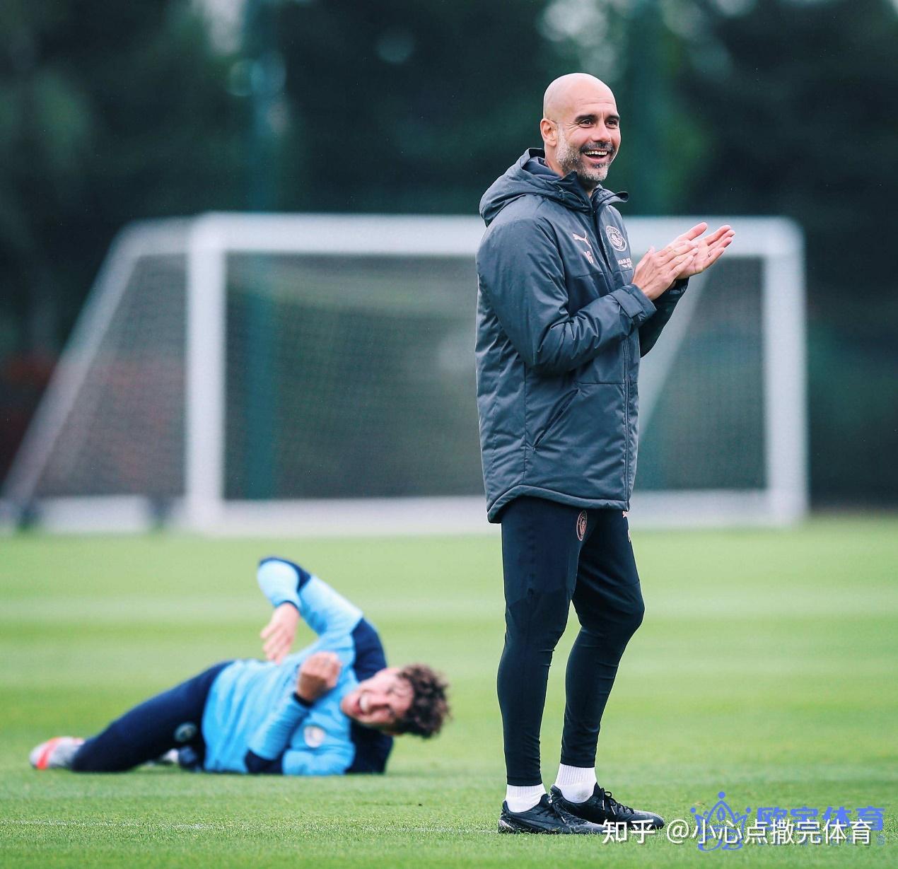 ayxsport-埃因霍温训练开放日，窗口期刷新队史纪录引欢呼，英超在即，资深球员宣示担当的简单介绍
